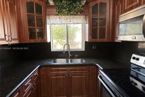 Villa ou maison à louer à Hollywood, Floride: 3 chambres, 119.1 m2 № 1987617 - photo 5