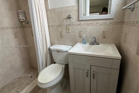 Villa ou maison à louer à Hollywood, Floride: 3 chambres, 119.1 m2 № 1987617 - photo 22