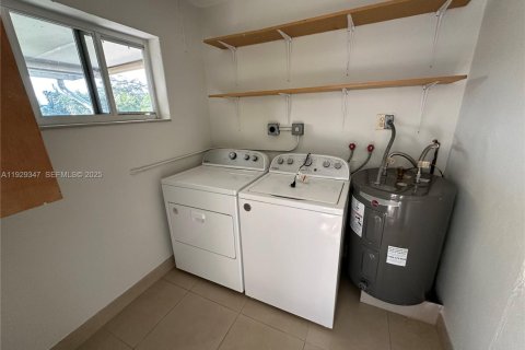 Villa ou maison à louer à Hollywood, Floride: 3 chambres, 119.1 m2 № 1987617 - photo 25