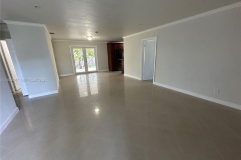 Villa ou maison à louer à Hollywood, Floride: 3 chambres, 119.1 m2 № 1987617 - photo 18