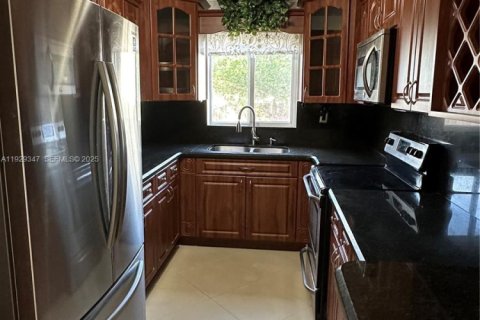 Villa ou maison à louer à Hollywood, Floride: 3 chambres, 119.1 m2 № 1987617 - photo 4