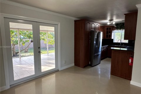 Villa ou maison à louer à Hollywood, Floride: 3 chambres, 119.1 m2 № 1987617 - photo 6