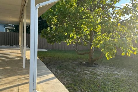 Villa ou maison à louer à Hollywood, Floride: 3 chambres, 119.1 m2 № 1987617 - photo 29