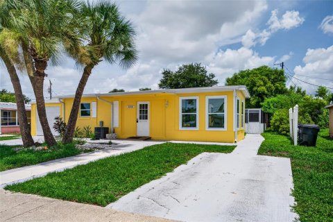 Villa ou maison à vendre à North Port, Floride: 2 chambres, 60.11 m2 № 2227304 - photo 6