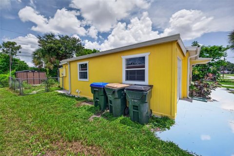 Villa ou maison à vendre à North Port, Floride: 2 chambres, 60.11 m2 № 2227304 - photo 9