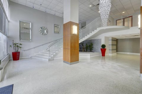 Copropriété à louer à Hollywood, Floride: 2 chambres, 119.66 m2 № 2241210 - photo 2
