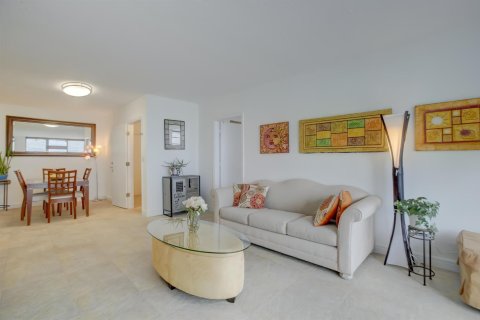 Copropriété à louer à Hollywood, Floride: 2 chambres, 119.66 m2 № 2241210 - photo 9