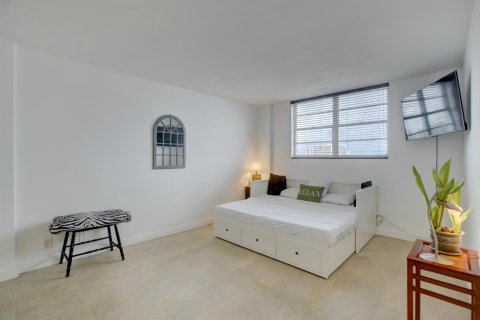 Copropriété à louer à Hollywood, Floride: 2 chambres, 119.66 m2 № 2241210 - photo 23