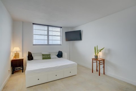 Copropriété à louer à Hollywood, Floride: 2 chambres, 119.66 m2 № 2241210 - photo 24