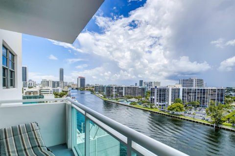 Copropriété à louer à Hollywood, Floride: 2 chambres, 119.66 m2 № 2241210 - photo 10