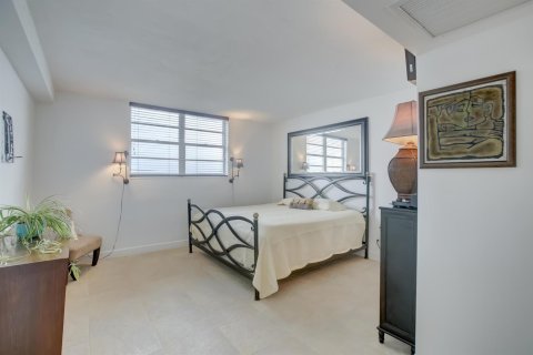 Copropriété à louer à Hollywood, Floride: 2 chambres, 119.66 m2 № 2241210 - photo 17