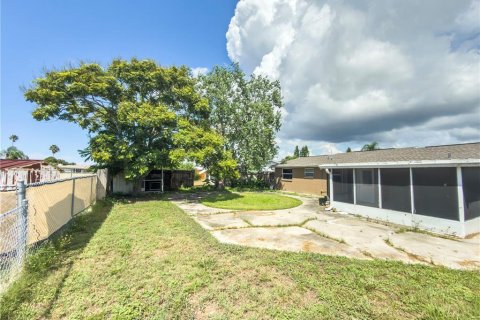 House in Holiday, Florida 2 bedrooms, 82.5 sq.m. № 1899270 - photo 13