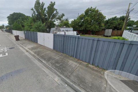 Land in Hialeah, Florida № 2008970
