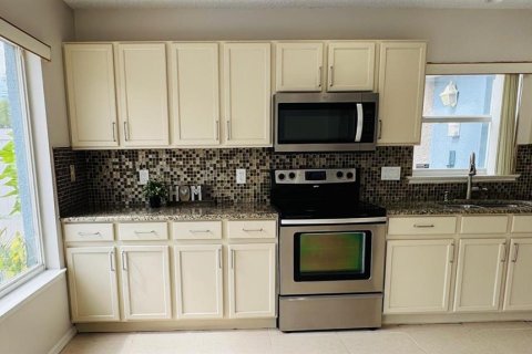 House in Orlando, Florida 4 bedrooms, 170.66 sq.m. № 2236188 - photo 7