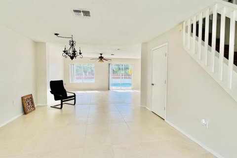 House in Orlando, Florida 4 bedrooms, 170.66 sq.m. № 2236188 - photo 4