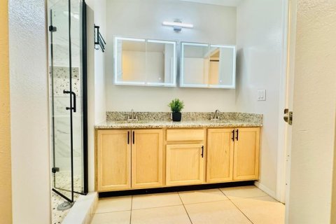 House in Orlando, Florida 4 bedrooms, 170.66 sq.m. № 2236188 - photo 15