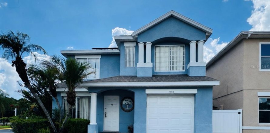 House in Orlando, Florida 4 bedrooms, 170.66 sq.m. № 2236188