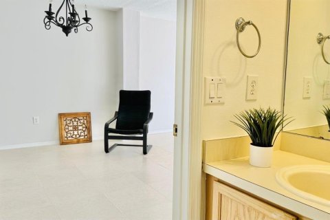 House in Orlando, Florida 4 bedrooms, 170.66 sq.m. № 2236188 - photo 5