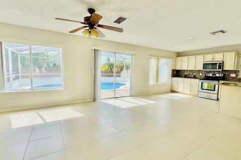 House in Orlando, Florida 4 bedrooms, 170.66 sq.m. № 2236188 - photo 8