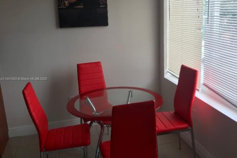 Immobilier commercial à vendre à Miami, Floride: 1191.47 m2 № 2091253 - photo 21