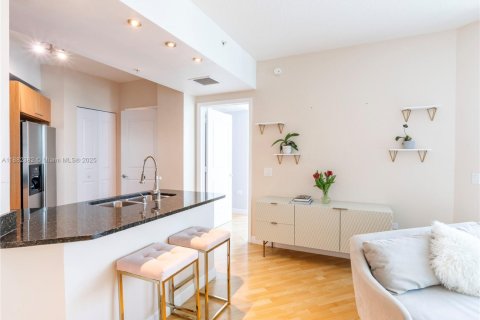 Condo in Miami, Florida, 2 bedrooms  № 1928534 - photo 5