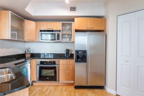 Condo in Miami, Florida, 2 bedrooms  № 1928534 - photo 7