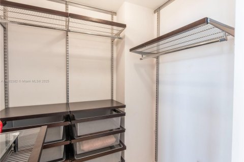 Condo in Miami, Florida, 2 bedrooms  № 1928534 - photo 12