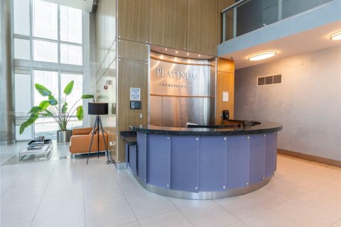 Condo in Miami, Florida, 2 bedrooms  № 1928534 - photo 16