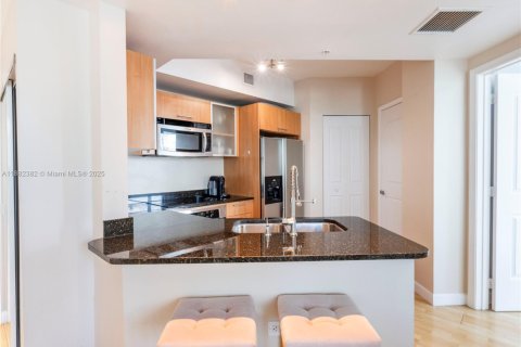 Condo in Miami, Florida, 2 bedrooms  № 1928534 - photo 9