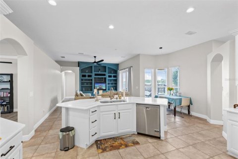 House in Orlando, Florida 4 bedrooms, 225.75 sq.m. № 2095156 - photo 9