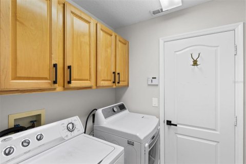 House in Orlando, Florida 4 bedrooms, 225.75 sq.m. № 2095156 - photo 23