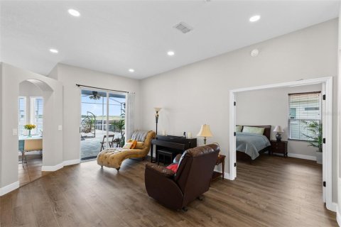 House in Orlando, Florida 4 bedrooms, 225.75 sq.m. № 2095156 - photo 8