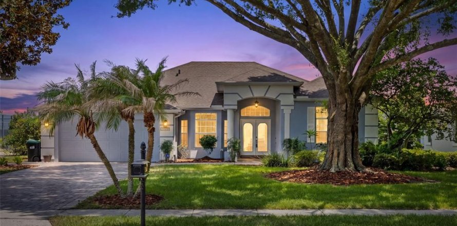 House in Orlando, Florida 4 bedrooms, 225.75 sq.m. № 2095156