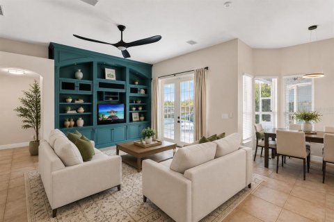 House in Orlando, Florida 4 bedrooms, 225.75 sq.m. № 2095156 - photo 13