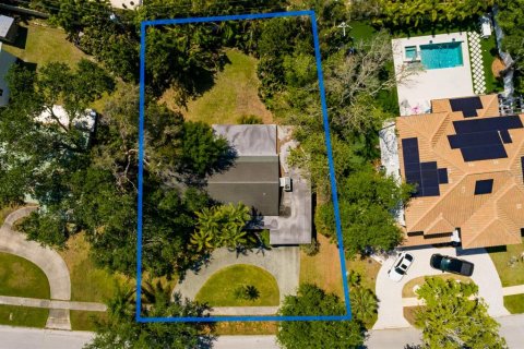 House in Saint Petersburg, Florida 3 bedrooms, 149.76 sq.m. № 1630817 - photo 1