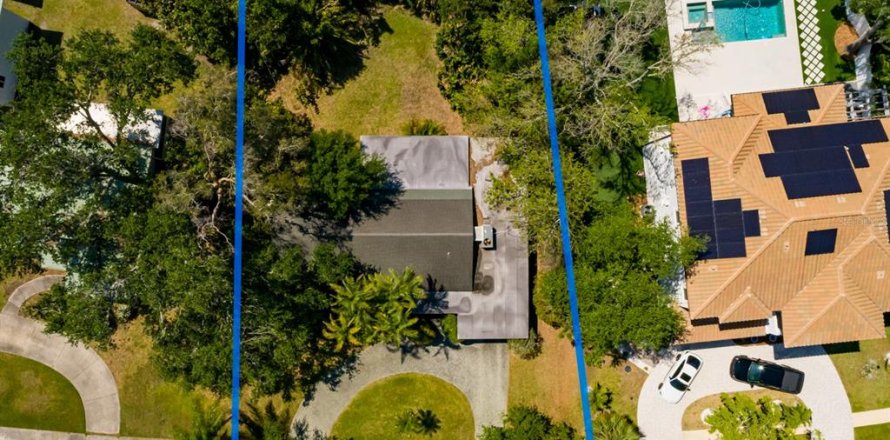 House in Saint Petersburg, Florida 3 bedrooms, 149.76 sq.m. № 1630817