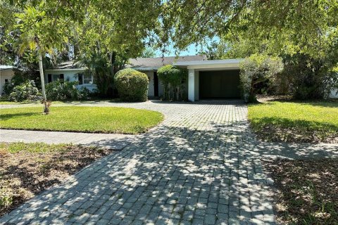 House in Saint Petersburg, Florida 3 bedrooms, 149.76 sq.m. № 1630817 - photo 10