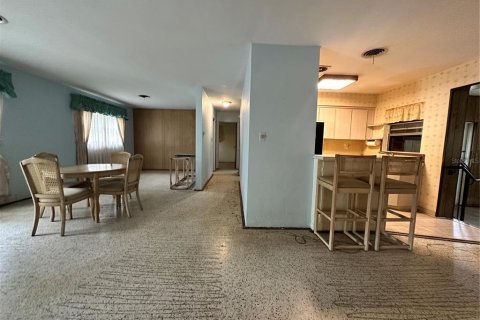 House in Saint Petersburg, Florida 3 bedrooms, 149.76 sq.m. № 1630817 - photo 20