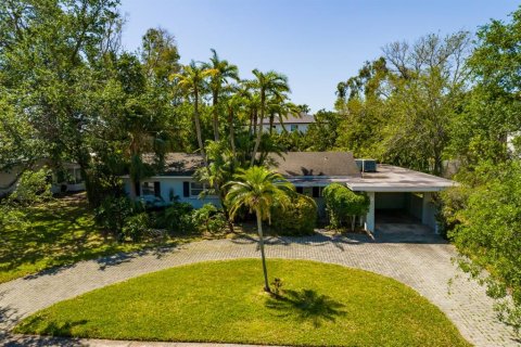 House in Saint Petersburg, Florida 3 bedrooms, 149.76 sq.m. № 1630817 - photo 9