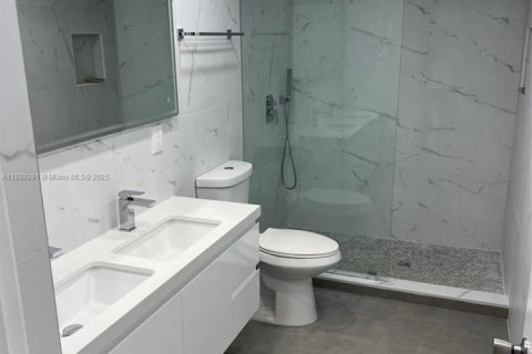 Condo in Bal Harbour, Florida, 2 bedrooms  № 1850813 - photo 16