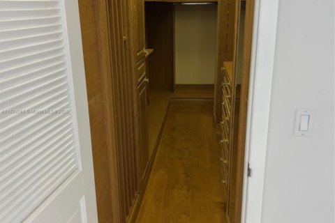 Condo in Bal Harbour, Florida, 2 bedrooms  № 1850813 - photo 11