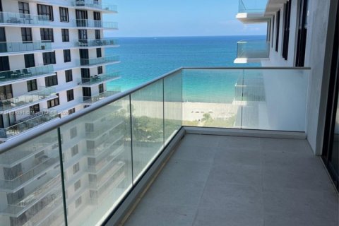 Condo in Bal Harbour, Florida, 2 bedrooms  № 1850813 - photo 1