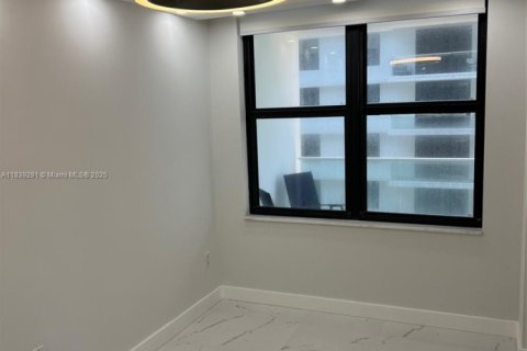 Condo in Bal Harbour, Florida, 2 bedrooms  № 1850813 - photo 18