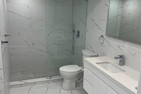 Condo in Bal Harbour, Florida, 2 bedrooms  № 1850813 - photo 13