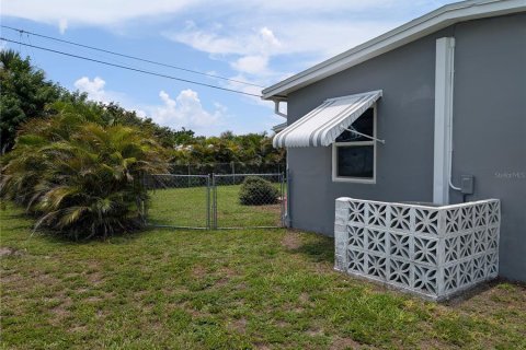 Villa ou maison à vendre à Port Charlotte, Floride: 2 chambres, 89.93 m2 № 2219514 - photo 5