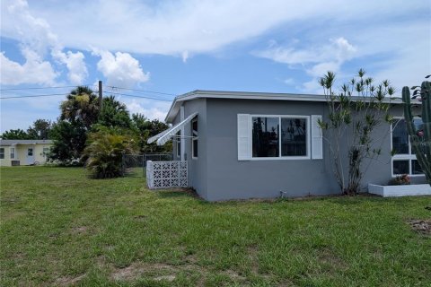 Villa ou maison à vendre à Port Charlotte, Floride: 2 chambres, 89.93 m2 № 2219514 - photo 4