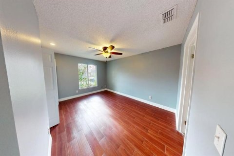 Townhouse in Winter Garden, Florida 3 bedrooms, 112.97 sq.m. № 2379011 - photo 8