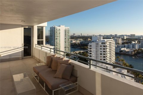 Condominio en venta en Miami Beach, Florida, 2 dormitorios, 189.33 m2 № 2032774 - foto 10