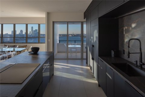 Condominio en venta en Miami Beach, Florida, 2 dormitorios, 189.33 m2 № 2032774 - foto 13