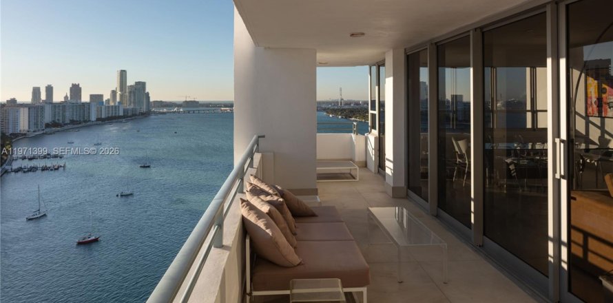 Condominio en Miami Beach, Florida, 2 dormitorios  № 2032774